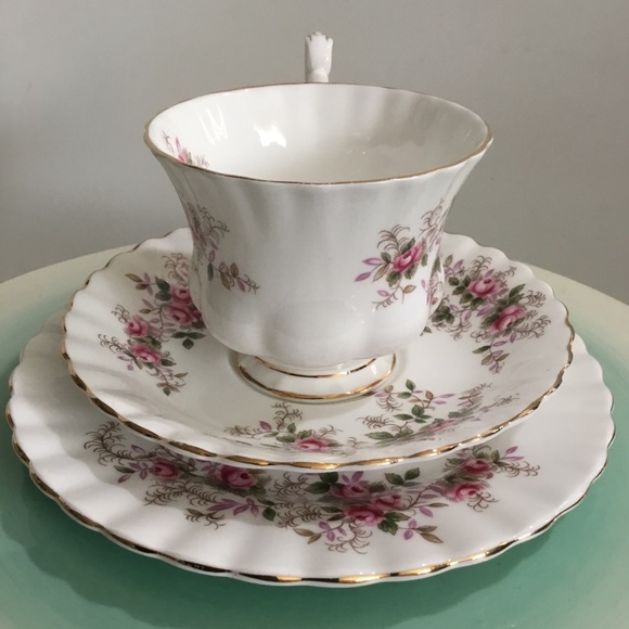 Vintage Royal Albert Lavender Rose trio, teacup, saucer, cake plate - Picture 7 of 13